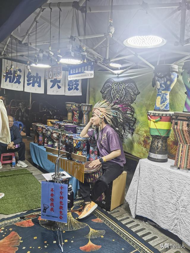 西双版纳的江边夜市