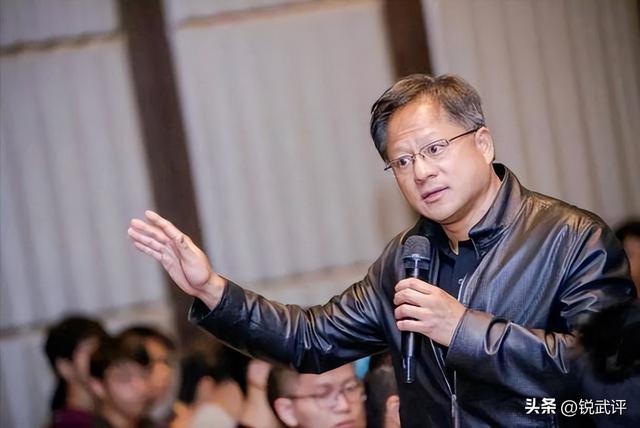 谁说中国造不出AI芯片？黄仁勋曝中美芯片真实差距：仅“几纳秒”