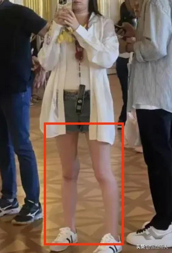 俞灏明王晓晨欧洲度蜜月，老公弯腰拍照很贴心，王晓晨孕相藏不住