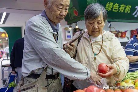 辟谣：智慧菜市场不适合老年人？