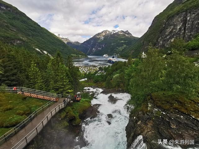 在挪威峡湾，一天三次轮渡，带来的震撼体验