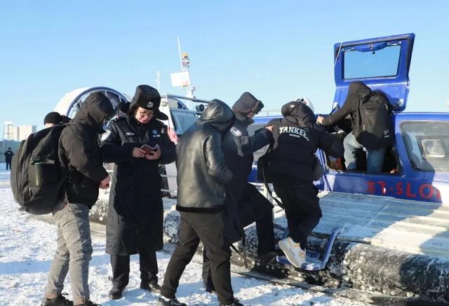 从“等签证”到“秒通关”！黑河首批享受俄免签旅客：省时又省力，贸易旅游都方便