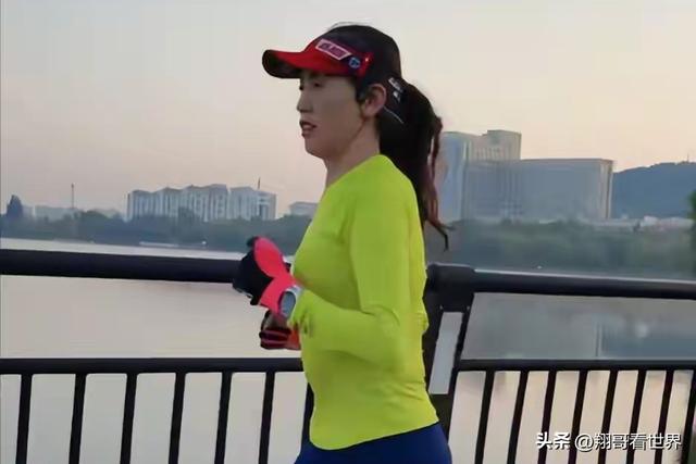 山东跑友张素梅车祸去世，月跑量300多公里，开奔驰，颜值身材好