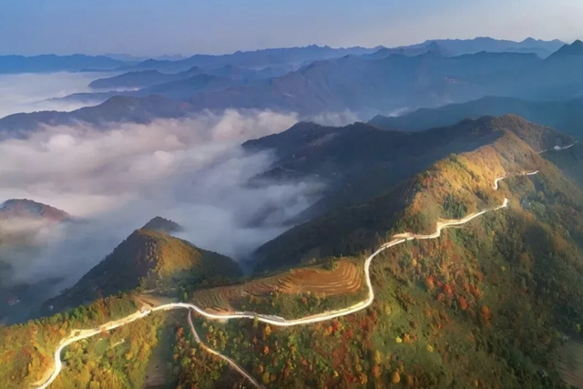 山河有尺，行者有度：行走山野间，以敬畏为界