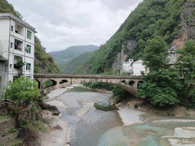 穿行巴山大峡谷，跨越川渝省界（宣汉-城口）