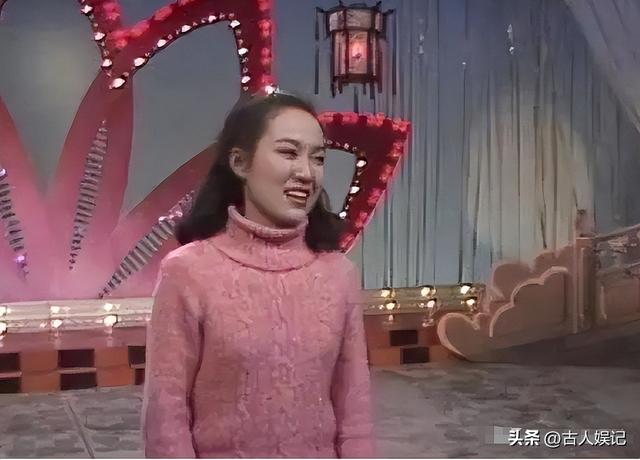 屡次登上春晚走红的郑绪岚，远嫁美国丢了事业，如今她现况如何