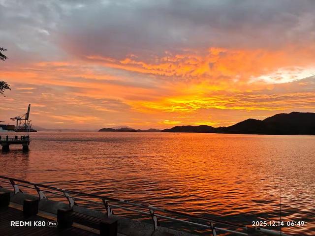到沙头角看海上日出