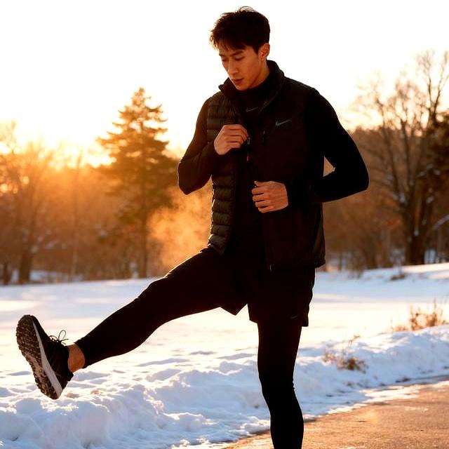 冬季0℃以下跑步不冻僵！4个保暖技巧，让冬天跑着暖和，还不伤身