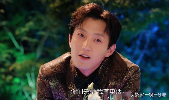 脸颊干瘪，眼神阴森，演技呆，没陈伟霆像霸总，赵露思也带不动他