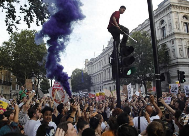 德国乱了，英国乱了，法国也乱了，美媒：欧州正在走向全面失控