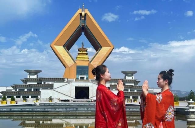 山河映月庆华诞！法门寺双节福利重磅来袭，名字带“国庆”可免费游园
