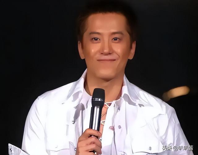 他8次上春晚	，作死被捕入狱，如今56岁无人问津，沦落到四处走穴