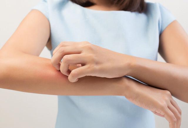 63岁女子皮肤瘙痒，以为是皮肤病，体检后	，医生叹：怎么不早来