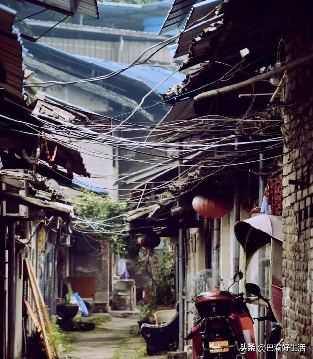 民国时期遗留老街道，曾是合川最热闹的街巷，至今保留着原汁原味