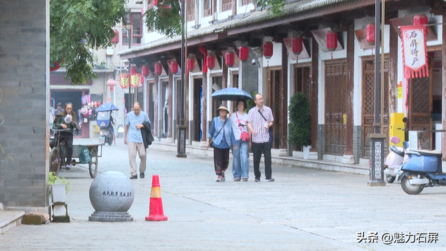 石屏古城成暑期旅游目的地