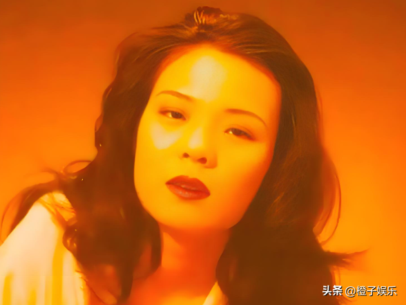 春晚爆红后，她洗完澡从23楼一跃而下，临终时最后喊了声“妈妈”