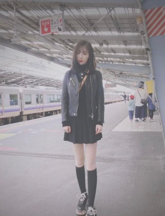 马蓉离开王宝强9年后更美了，走机场不忘秀玉女腿，越活越像明星