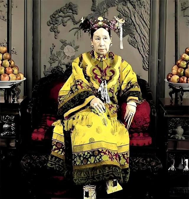 清朝灭亡后	，李莲英姐姐才敢说出实情：慈禧其实不是病死的！