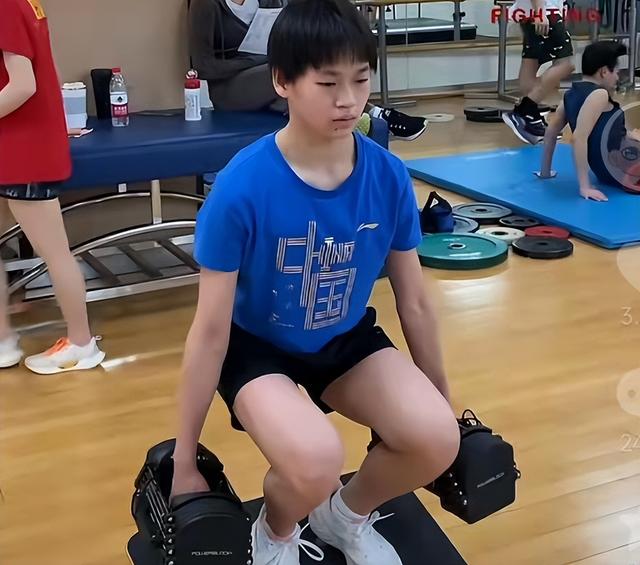全红婵入学仅4天，担心的事再次发生，官媒：退不退由她自己决定