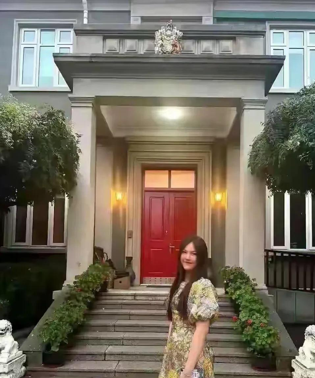 李湘在平台晒自家北京小院，大到让网友以为是景区，真的太有钱了