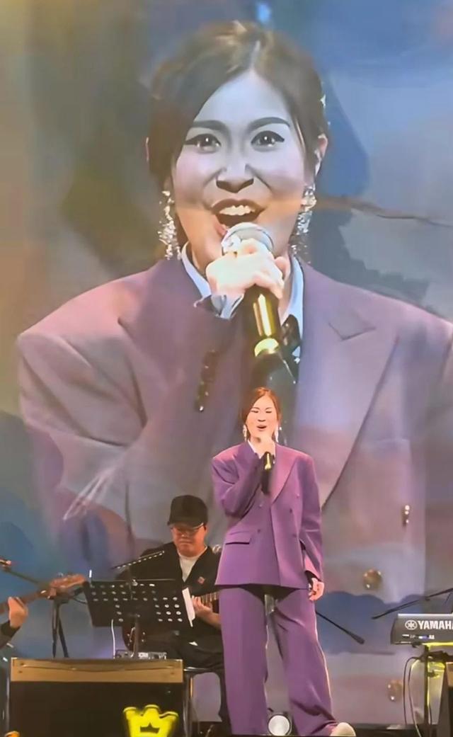 36岁TVB女星第一次开个人音乐会引发热议，她唱歌的表情很恐怖