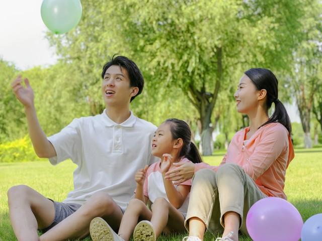 帅气的体育老师，把我叫到器材室，手把手教我“特殊”动作