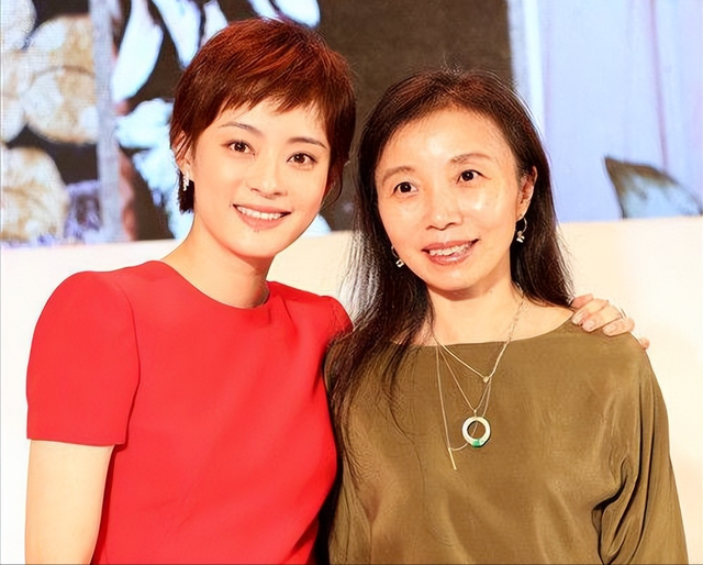 央视《灼灼韶华》被观众强烈要求下架，理由很一致：挂羊头卖狗肉