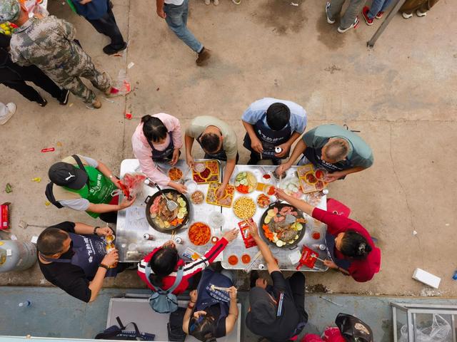 秋日凉都迎客至 帐篷美食引潮来 | 六盘水“加多宝·烙享凉都·帐篷季”首站活动盛大开启