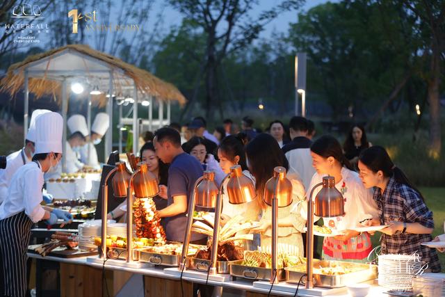 成都世园瀑布美憬阁酒店一周年庆典致敬自在度假