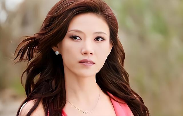 她原来已经去世11年，还以为息影退圈，实则突遭车祸高位截瘫身亡