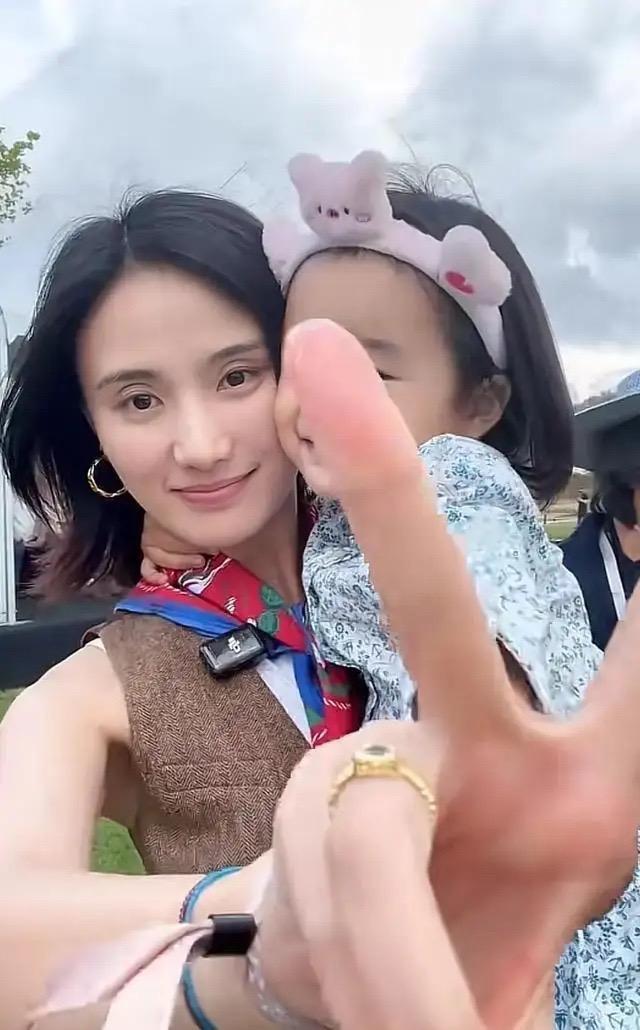 李亚鹏官宣离婚，3岁女儿跟妈妈生活，海哈金喜多次透露经济困难