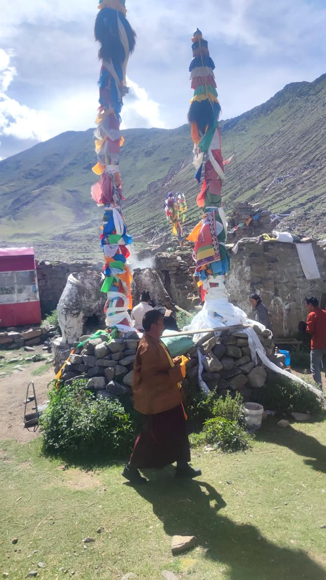 拉萨堆龙苯教直龙遗址，寺保留了吐蕃的残垣断壁，沧桑感扑面而来