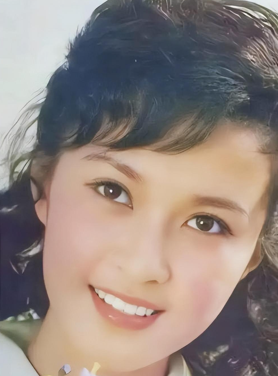 恋爱脑下场是真惨！从春晚主持人到养不起孩子的妇女，她咎由自取