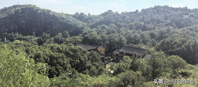 苏州大焦山不高的山峰却走出惊险之感，拍出了大片之作