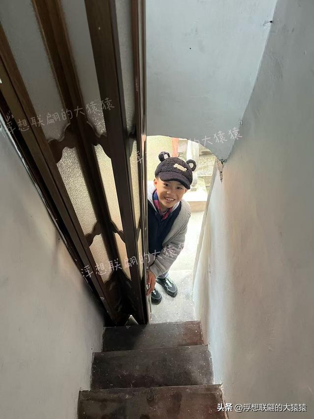 邹平临池镇桥子村里的柱似山，其顶之庙群始建于明代