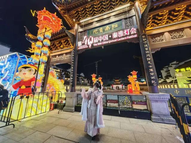 亮灯！马到！这是昨晚的南京