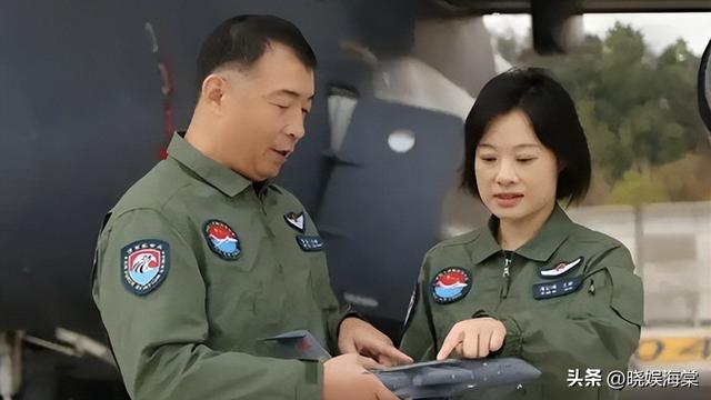 阅兵女机长身份曝光！私生活被扒牺牲太大，老公身份也不简单