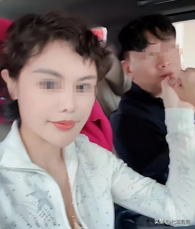 偷逃税被追缴罚款超2300万，直播间怼网友，网红小影夫妇引发众怒