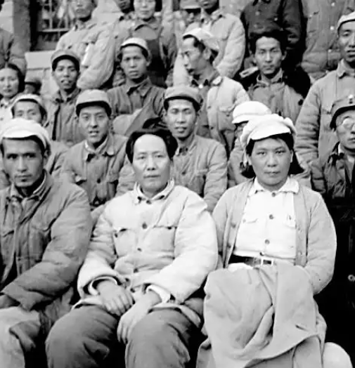 重庆谈判时，蒋介石决定让毛主席担任新疆省长，主席的回应太高明