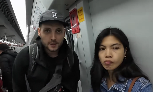 爱尔兰情侣带着偏见来中国旅游，结果不到二十四小时就被打脸三次