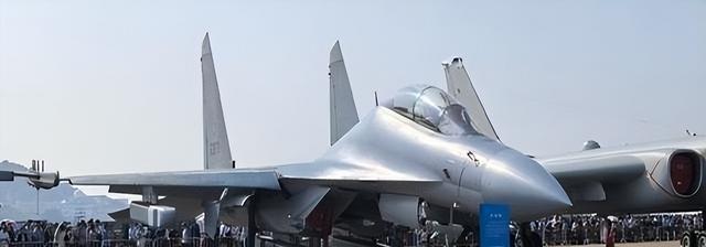 美退役军官曾宣称：中国歼16D电子战机，简直是美国海军的噩梦！