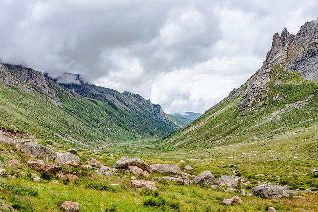 神山石骨、嶙峋万仞，川西梦幻之地