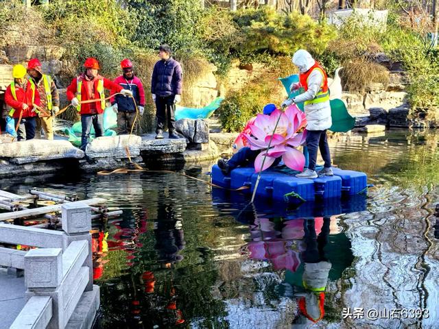 新华社原军事记者陶俊峰泉城美拍——筹备中的迎春花灯