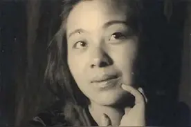 她的爱情何其彪悍：三人行后念念不忘，44年姐弟恋临终前主动索吻图片