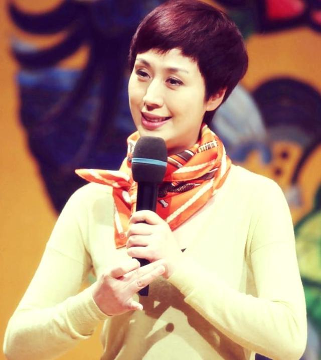 离婚18年才发现，身价上亿住四合院的李成儒，真的配不上史依弘