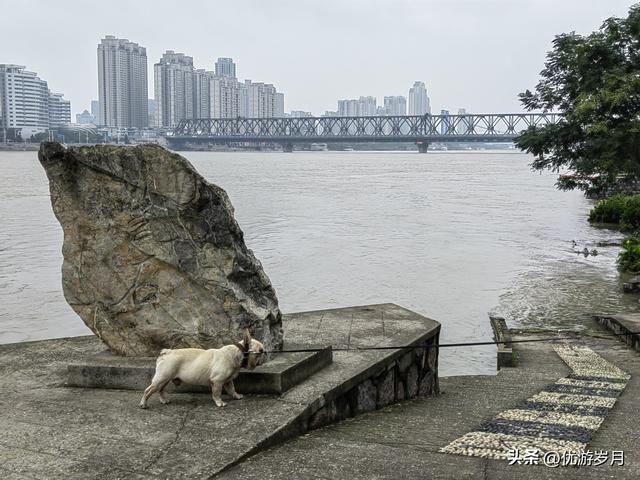 襄阳古城汉江风景很美