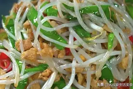 教你豆芽炒鸡蛋的家常做法，简单实惠，口感脆嫩，天天吃都不腻图片
