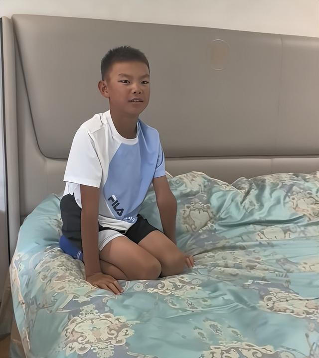 44岁谢杏芳也没想到，因林丹败光的体面，如今被9岁儿子挣了回来