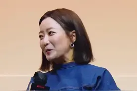 金喜善久违亮相，当年那么貌美，还是逃不过岁月这把杀猪刀！图片