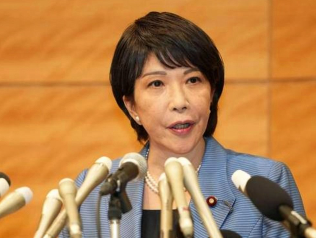 天皇亲自出山，日本的反击正式开始?高市早苗憋出了一毒计